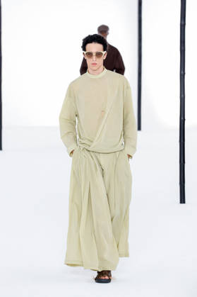 Issey Miyake Ready-to-Wear Men’s Spring Summer 2027 Fashion Show during Paris Fashion Week at the Césure Cultural Center in Paris, France, on June 24, 2026 Bestimage Runway during the Issey Miyake Men’s Spring Summer 2027 fashion show as part of Paris Fashion Week on June 24, 2026 in Paris, France Paris France  Copyright: xAgencex xBestimagexAgencex xBestimagex