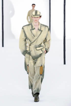 Issey Miyake Ready-to-Wear Men’s Spring Summer 2027 Fashion Show during Paris Fashion Week at the Césure Cultural Center in Paris, France, on June 24, 2026 Bestimage Runway during the Issey Miyake Men’s Spring Summer 2027 fashion show as part of Paris Fashion Week on June 24, 2026 in Paris, France Paris France  Copyright: xAgencex xBestimagexAgencex xBestimagex