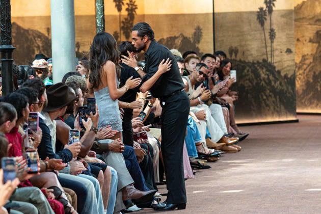 PFW Amiri Runway Menswear NB Designer Mike Amiri acknowledges the audience during the Amiri Menswear Spring Summer 2027 show as part of Paris Fashion Week on June 25, 2026 in Paris, France. Photo by Nasser Berzane ABACAPRESS.COM Paris France  Copyright: xBerzanexNasser ABACAx