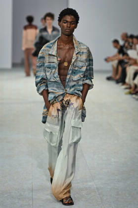 PFW - Dries Von Noten Runway in Paris FA A model walks the runway the Spring Summer 2027 collection by Belgian fashion designer Julian Klausner for Dries Von Noten during the Paris Fashion Week, on June 25, 2026. Photo by Firas Abdullah ABACAPRESS.COM Paris Ile-de-France France  Copyright: xAbdullahxFiras ABACAx