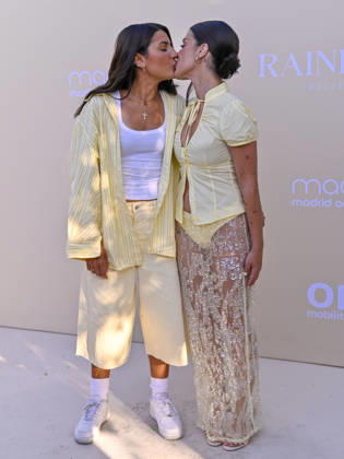 June 25, 2026, Madrid, Madrid, Spain: (L-R) ALBA PAUL and AIDA DOMENECH DULCEIDA kissing attend the photocall for the new edition of DULCEIDA Ã¢â‚¬oe Rainbow Ã¢â‚¬Â as part of the official MADO 2026 program at Las Brasas del Mentidero on June 25, 2026, in Madrid, Spain. Madrid Spain  - ZUMAc312 20260625_zsp_c312_065 Copyright: xOscarxManuelxSanchezx