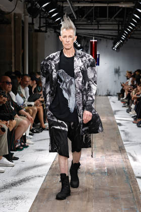 (260625) -- PARIS, June 25, 2026 -- A model presents a creation from the menswear Spring Summer 2027 collections by Yohji Yamamoto during the Men Paris Fashion Week, in Paris, France, on June 25, 2026. ( Handout via Xinhua) FRANCE-PARIS-MEN FASHION WEEK-YOHJI YAMAMOTO MeetEurope 