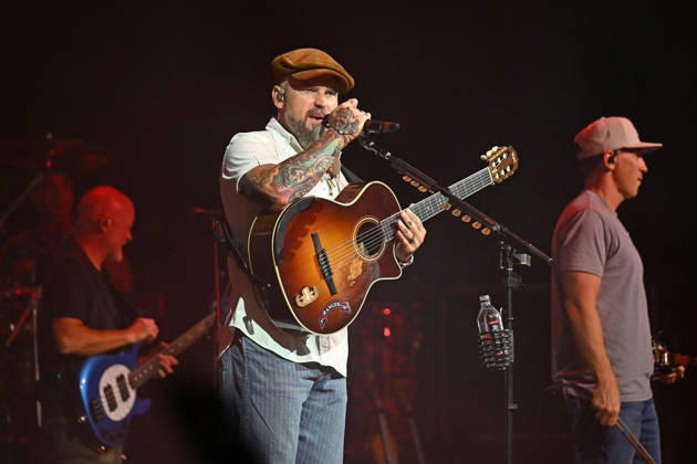 Zac Brown performing at British Airways ARC in London LONDON, ENGLAND - JUNE 25: Zac Brown performing at British Airways ARC, Olympia on June 25, 2026 in London, England CAP MAR MAR Great Britain UK Copyright: xMartinxHarris CapitalxPicturesx