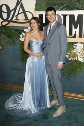 Millie Bobby Brown mit Ehemann Jake Bongiovi bei der Weltpremiere des Netflix-Films Enola Holmes 3 im Plaza Hotel. New York, 25.06.2026