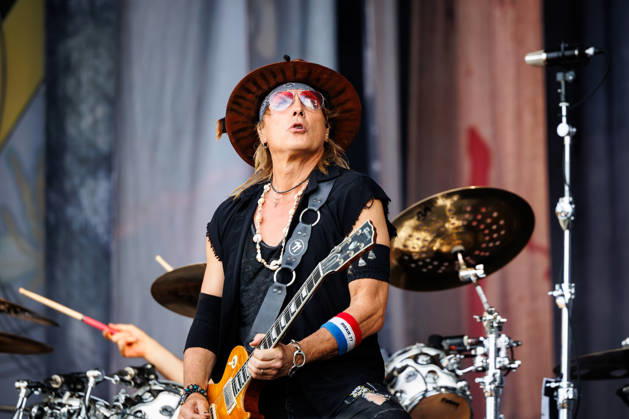 Alice Cooper live at Tons of Rock 2026 Oslo, Norway. 25th, June 2026. The American singer Alice Cooper performs a live concert during the Norwegian music festival Tons of Rock 2026 in Oslo. Here live band member and guitarist Ryan Roxie is seen live on stage. Norway, Oslo  Copyright: xGonzalesxPhoto KetilxMartinsenx