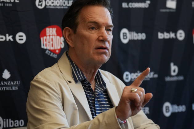 Press conference with singer Chris Isaak at the Carlton Hotel in Bilbao American singer-songwriter Chris Isaak during a press conference on June 26, 2026, in Bilbao, Biscay, Basque Country, Spain. This press conference, held in the ballrooms of the historic Carlton Hotel in Bilbao, served to reveal the details of his musical performance as one of the major headliners of the new edition of the BBK Legends festival, reviewing his career in rockabilly and his most iconic songs. JUNE 26, 2026 H Bilbao, Biscay, Basque Country Bilbao, Biscay, Basque Country, Spain Copyright: xH.Bilbaox 7624506