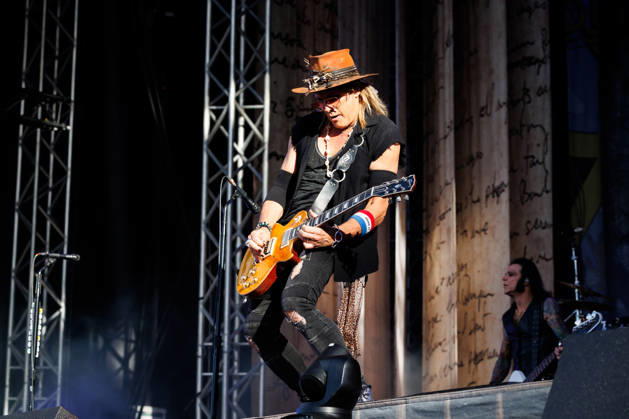 Alice Cooper live at Tons of Rock 2026 Oslo, Norway. 25th, June 2026. The American singer Alice Cooper performs a live concert during the Norwegian music festival Tons of Rock 2026 in Oslo. Here live band member and guitarist Ryan Roxie is seen live on stage. Norway, Oslo  Copyright: xGonzalesxPhoto KetilxMartinsenx