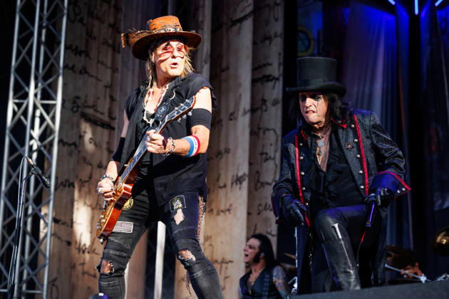 Alice Cooper live at Tons of Rock 2026 Oslo, Norway. 25th, June 2026. The American singer Alice Cooper performs a live concert during the Norwegian music festival Tons of Rock 2026 in Oslo. Here Alice Cooper is seen live on stage with guitarist Ryan Roxie is seen live on stage. Norway, Oslo  Copyright: xGonzalesxPhoto KetilxMartinsenx