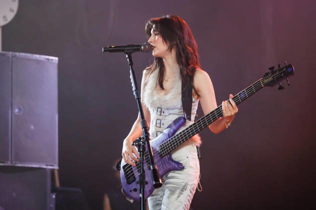 The Warning live at Tons of Rock 2026 Oslo, Norway. 25th, June 2026. The Mexican hard rock band The Warning performs a live concert during the Norwegian music festival Tons of Rock 2026 in Oslo. Here bass player and singer Alejandra Villarreal is seen live on stage. Norway, Oslo  Copyright: xGonzalesxPhoto KetilxMartinsenx