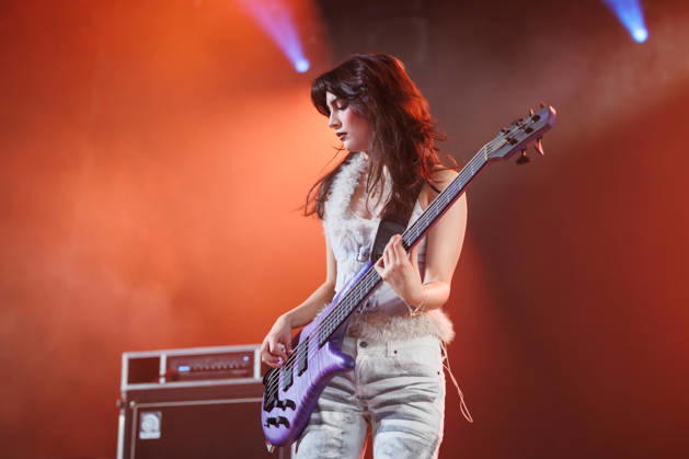 The Warning live at Tons of Rock 2026 Oslo, Norway. 25th, June 2026. The Mexican hard rock band The Warning performs a live concert during the Norwegian music festival Tons of Rock 2026 in Oslo. Here bass player and singer Alejandra Villarreal is seen live on stage. Norway, Oslo  Copyright: xGonzalesxPhoto KetilxMartinsenx