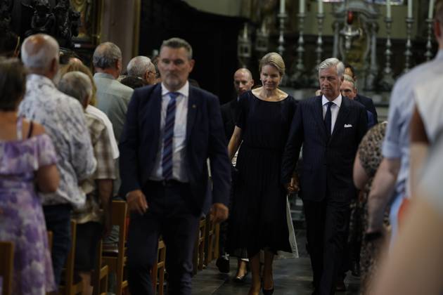 Queen Mathilde of Belgium and King Philippe - Filip of Belgium pictured during a commemorative ceremony in honour of the victims of last May accident between a train and a minivan, at the railway crossing Vierhuizen, in Buggenhout, Tuesday 26 May 2026. On May 26th, four people died in the traffic accident: two pupils, the driver and a supervisor.  NICOLASxMAETERLINCK 179424991