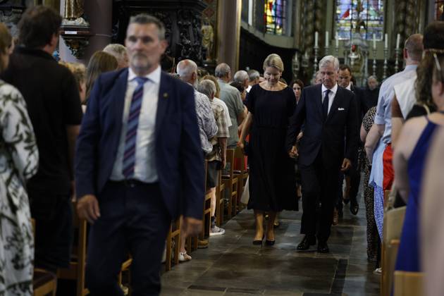 Queen Mathilde of Belgium and King Philippe - Filip of Belgium pictured during a commemorative ceremony in honour of the victims of last May accident between a train and a minivan, at the railway crossing Vierhuizen, in Buggenhout, Tuesday 26 May 2026. On May 26th, four people died in the traffic accident: two pupils, the driver and a supervisor.  NICOLASxMAETERLINCK 179425059