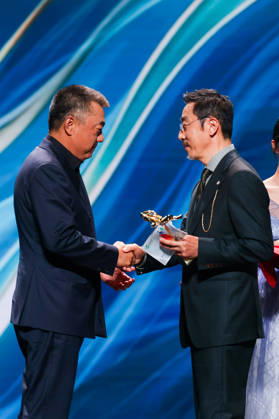 SHANGHAI, CHINA - JUNE 26: Actor Dong Yong wins the Best Actor in a supporting role for the Magnolia Awards Ceremony of the 31st Shanghai TV Festival (STVF) on June 26, 2026 in Shanghai, China.  Copyright: xVCGx 111650612263