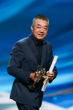SHANGHAI, CHINA - JUNE 26: Actor Dong Yong wins the Best Actor in a supporting role for the Magnolia Awards Ceremony of the 31st Shanghai TV Festival (STVF) on June 26, 2026 in Shanghai, China.  Copyright: xVCGx 111650612301