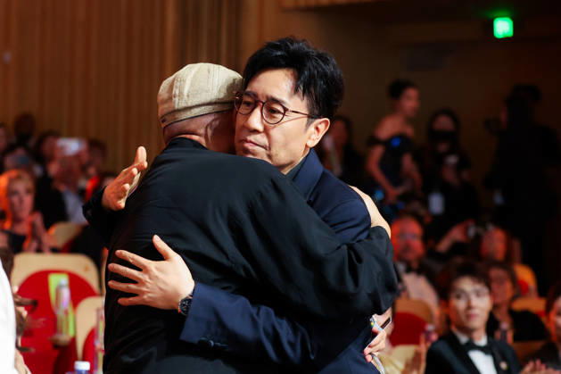 SHANGHAI, CHINA - JUNE 26: Actor Yu Hewei wins the Best Actor in a Leading Role award during the Magnolia Awards Ceremony of the 31st Shanghai TV Festival (STVF) on June 26, 2026 in Shanghai, China.  Copyright: xVCGx 111650615110