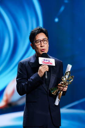 SHANGHAI, CHINA - JUNE 26: Actor Yu Hewei wins the Best Actor in a Leading Role award during the Magnolia Awards Ceremony of the 31st Shanghai TV Festival (STVF) on June 26, 2026 in Shanghai, China.  Copyright: xVCGx 111650615116