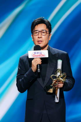 SHANGHAI, CHINA - JUNE 26: Actor Yu Hewei wins the Best Actor in a Leading Role award during the Magnolia Awards Ceremony of the 31st Shanghai TV Festival (STVF) on June 26, 2026 in Shanghai, China.  Copyright: xVCGx 111650615438