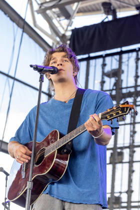 June 26, 2026, Milwaukee, Wisconsin, U.S: Musician ALEX SAMPSON during the Summerfest Music Festival in Milwaukee, Wisconsin Milwaukee U.S  - ZUMAs135 20260626_zap_s135_024 Copyright: xDanielxDeSloverx
