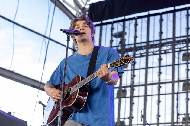 June 26, 2026, Milwaukee, Wisconsin, U.S: Musician ALEX SAMPSON during the Summerfest Music Festival in Milwaukee, Wisconsin Milwaukee U.S  - ZUMAs135 20260626_zap_s135_025 Copyright: xDanielxDeSloverx