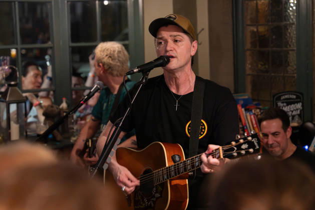 The Script performance surprise gig at The Dog pub in London, UK - 26 Jun 2026 Danny O Donoghue performs live with his band The Script at a pub in London. Irish band The Script fronted by Danny O Donoghue played a durpeise pop up gig in a pub The Dog formally known as The Dog and Truck in Whitechapel London after playing London Stadium supporting Take That on their tour. London United Kingdom Copyright: xBonniexBritainx xSOPAxImagesx SDA02387