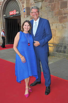 Bad Hersfelder Festspiele - Premiere Parzival. Wolfram Weimer und Christiane Goetz-Weimer anläßlich der Premiere von Parzival im Rahmen der Bad Hersfelder Festspiele am 26.06.2026 in der Stiftsruine Bad Hersfeld. 20260626MWI130545