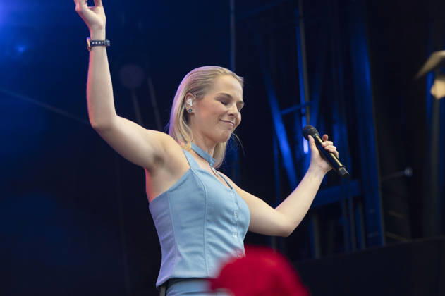 Linda Fäh live beim Gatschiefer Volks- und Schlageropenair im Prättigau in der Open-Air-Arena am Schulhaus Bündelti. Klosters, 26.06.2026