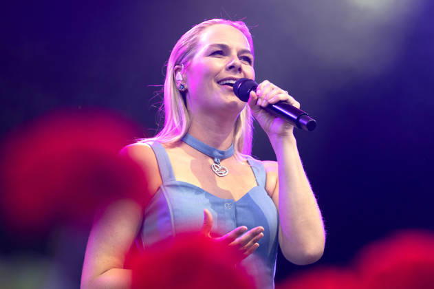 Linda Fäh live beim Gatschiefer Volks- und Schlageropenair im Prättigau in der Open-Air-Arena am Schulhaus Bündelti. Klosters, 26.06.2026