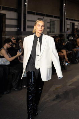 Sharon Stone walks the runway for the Men s Ready-to-Wear Spring Summer 2027 collection during Paris Fashion Week (PFW) on June 26, 2026. Florian Lavielle, Bestimage. Sharon Stone walks the runway for the Men s Ready-to-Wear Spring Summer 2027 collection during Paris Fashion Week (PFW) on June 26, 2026, in Paris, France  Copyright: xFlorianxLaviellex xBestimagexFlorianxLaviellex xBestimagex
