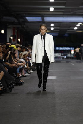 Sharon Stone walks the runway for the Men’s Ready-to-Wear Spring Summer 2027 collection during Paris Fashion Week (PFW) on June 26, 2026. Sharon Stone walks the runway for the Men’s Ready-to-Wear Spring Summer 2027 collection during Paris Fashion Week (PFW) on June 26, 2026, in Paris, France  Copyright: xAgencex xBestimagexAgencex xBestimagex