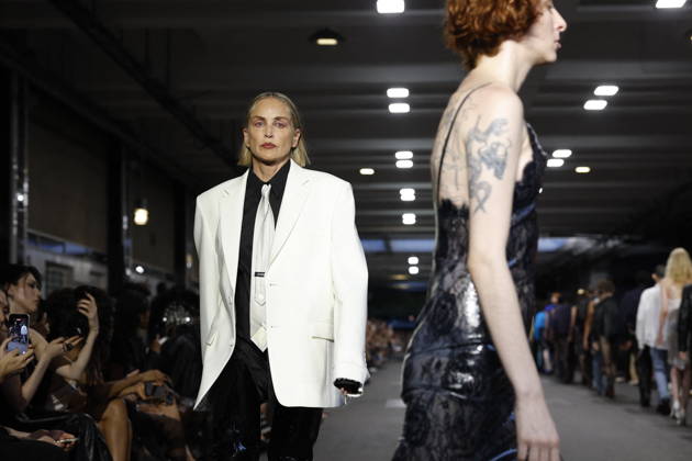 Sharon Stone walks the runway for the Men’s Ready-to-Wear Spring Summer 2027 collection during Paris Fashion Week (PFW) on June 26, 2026. Sharon Stone walks the runway for the Men’s Ready-to-Wear Spring Summer 2027 collection during Paris Fashion Week (PFW) on June 26, 2026, in Paris, France  Copyright: xAgencex xBestimagexAgencex xBestimagex
