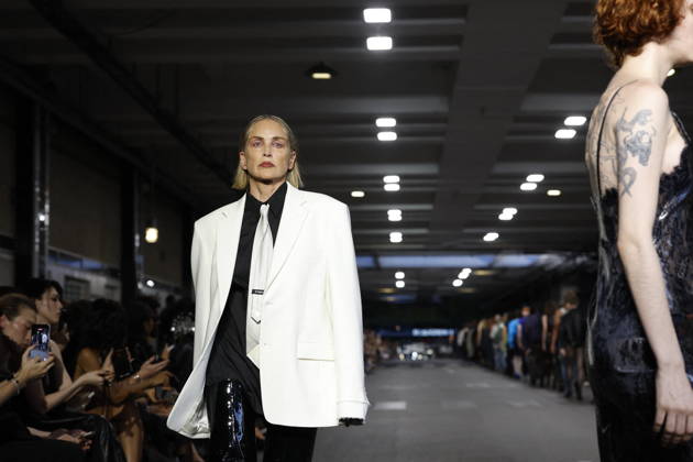 Sharon Stone walks the runway for the Men’s Ready-to-Wear Spring Summer 2027 collection during Paris Fashion Week (PFW) on June 26, 2026. Sharon Stone walks the runway for the Men’s Ready-to-Wear Spring Summer 2027 collection during Paris Fashion Week (PFW) on June 26, 2026, in Paris, France  Copyright: xAgencex xBestimagexAgencex xBestimagex