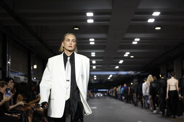 Sharon Stone walks the runway for the Men’s Ready-to-Wear Spring Summer 2027 collection during Paris Fashion Week (PFW) on June 26, 2026. Sharon Stone walks the runway for the Men’s Ready-to-Wear Spring Summer 2027 collection during Paris Fashion Week (PFW) on June 26, 2026, in Paris, France  Copyright: xAgencex xBestimagexAgencex xBestimagex