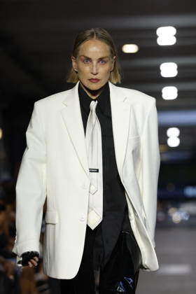 Sharon Stone walks the runway for the Men’s Ready-to-Wear Spring Summer 2027 collection during Paris Fashion Week (PFW) on June 26, 2026. Sharon Stone walks the runway for the Men’s Ready-to-Wear Spring Summer 2027 collection during Paris Fashion Week (PFW) on June 26, 2026, in Paris, France  Copyright: xAgencex xBestimagexAgencex xBestimagex
