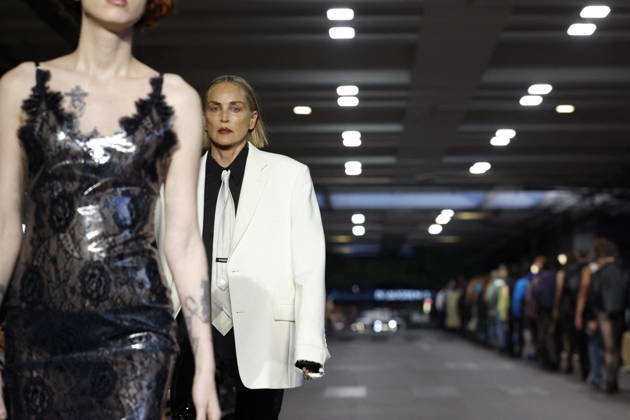 Sharon Stone walks the runway for the Men’s Ready-to-Wear Spring Summer 2027 collection during Paris Fashion Week (PFW) on June 26, 2026. Sharon Stone walks the runway for the Men’s Ready-to-Wear Spring Summer 2027 collection during Paris Fashion Week (PFW) on June 26, 2026, in Paris, France  Copyright: xAgencex xBestimagexAgencex xBestimagex