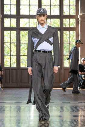 Junya Watanabe Men s Ready-to-Wear Spring Summer 2027 Collection Fashion Show at Paris Fashion Week, June 26, 2026 Junya Watanabe Men’s Ready-to-Wear Spring Summer 2027 Collection Fashion Show at Paris Fashion Week, June 26, 2026, Paris, France  Copyright: xAgencex xBestimagexAgencex xBestimagex