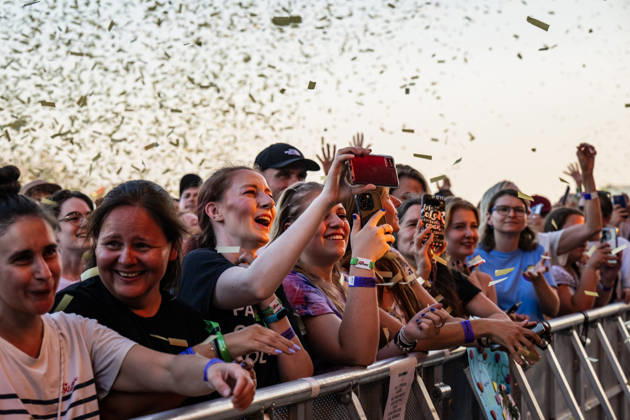 Fans of the American pop-rock band OneRepublic performs at a concert as part of their From Europe With Love Tour 2026, Prague, June 27, 2026. (CTKxPhoto VitxSimanek) CTKPhotoP2026062706704  CTKPhotoP2026062706704