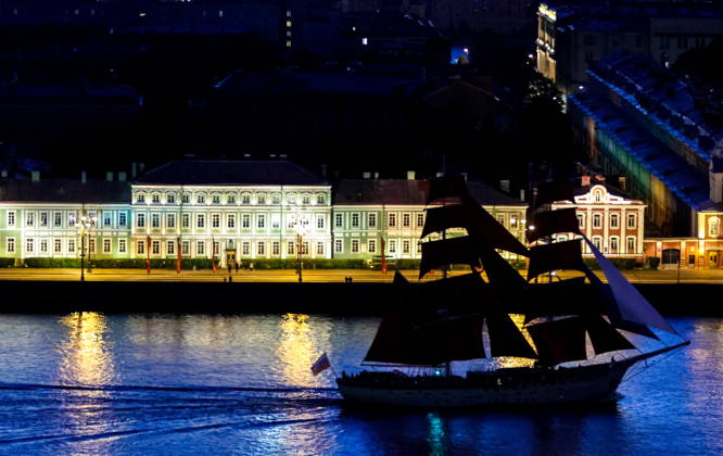 RUSSIA, ST PETERSBURG - JUNE 28, 2026: The Rossiya brig sails the Neva River during the Scarlet Sails festival, an annual celebration for secondary school leavers. Messman St Petersburg Russia  - ZUMAt113 20260628_zaa_t113_001 Copyright: xYevgenyxMessmanx