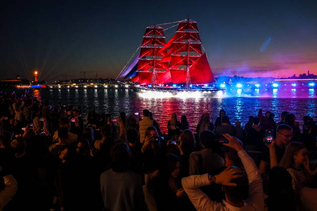 RUSSIA, ST PETERSBURG - JUNE 28, 2026: The Rossiya brig sails the Neva River during the Scarlet Sails festival, an annual celebration for secondary school leavers St Petersburg Russia  - ZUMAt113 20260628_zaa_t113_003 Copyright: xPeterxKovalevx