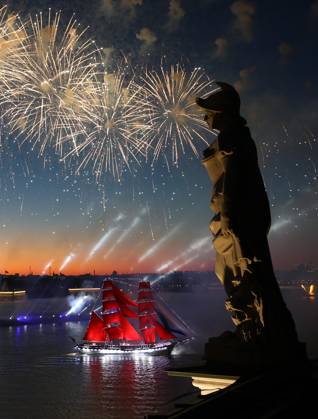 Russia Scarlet Sails Show 9196785 28.06.2026 Brig Rossiya (Russia) sails along the Neva River as fireworks illuminate the sky during the Scarlet Sails (Alye Parusa) festival, an annual event for high school graduates, in St. Petersburg, Russia. Artem Pryakhin Sputnik St. Petersburg Russia  Copyright: xArtemxPryakhinx