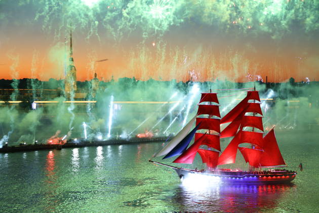 Russia Scarlet Sails Show 9196790 28.06.2026 Brig Rossiya (Russia) sails along the Neva River as fireworks illuminate the sky during the Scarlet Sails (Alye Parusa) festival, an annual event for high school graduates, in St. Petersburg, Russia. Artem Pryakhin Sputnik St. Petersburg Russia  Copyright: xArtemxPryakhinx