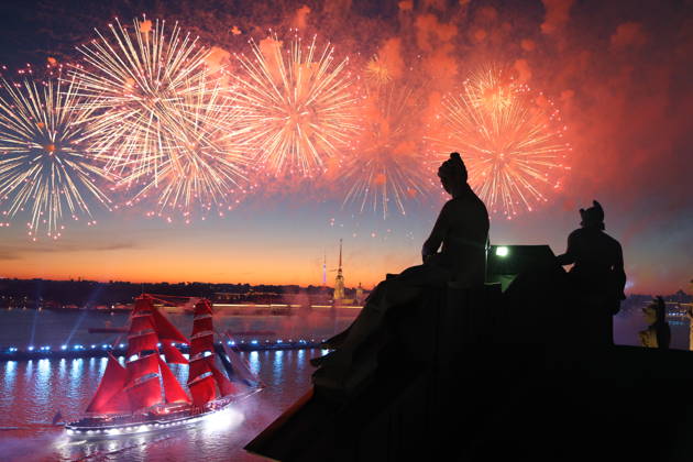 Russia Scarlet Sails Show 9196793 28.06.2026 Brig Rossiya (Russia) sails along the Neva River as fireworks illuminate the sky during the Scarlet Sails (Alye Parusa) festival, an annual event for high school graduates, in St. Petersburg, Russia. Artem Pryakhin Sputnik St. Petersburg Russia  Copyright: xArtemxPryakhinx
