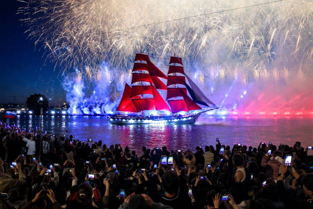 RUSSIA, ST PETERSBURG - JUNE 28, 2026: The Rossiya brig sails the Neva River during the Scarlet Sails festival, an annual celebration for secondary school leavers St Petersburg Russia  - ZUMAt113 20260628_zaa_t113_009 Copyright: xPeterxKovalevx