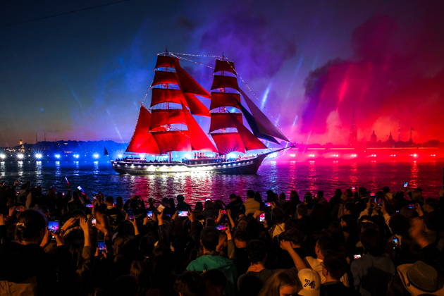 RUSSIA, ST PETERSBURG - JUNE 28, 2026: The Rossiya brig sails the Neva River during the Scarlet Sails festival, an annual celebration for secondary school leavers St Petersburg Russia  - ZUMAt113 20260628_zaa_t113_011 Copyright: xPeterxKovalevx