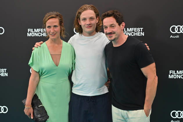 v..li:Nathalie Schott , Levi Brandl, Markus Brandl. Eroeffnung 43.Filmfest Muenchen am 27.06.2026 Gasteig HP8.