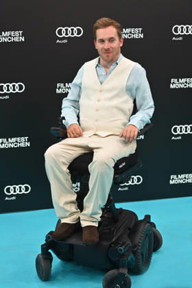 Samuel KOCH (Schauspieler). Einzelbild,Freisteller, Ganzkoerperaufnahme,ganze Figur. Eroeffnung 43.Filmfest Muenchen am 27.06.2026 Gasteig HP8.