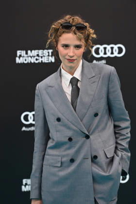 Katharina Stark (Schauspielerin), Einzelbild,angeschnittenes Einzelmotiv,Halbfigur,halbe Figur. Eroeffnung 43.Filmfest Muenchen am 27.06.2026 Gasteig HP8.