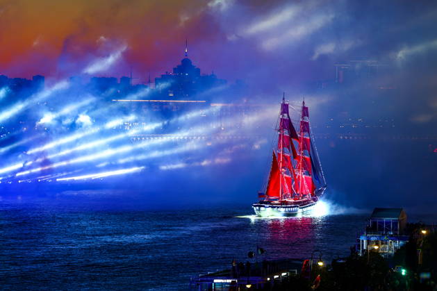 RUSSIA, ST PETERSBURG - JUNE 28, 2026: The Rossiya brig sails the Neva River during the Scarlet Sails festival, an annual celebration for secondary school leavers St Petersburg Russia  - ZUMAt113 20260628_zaa_t113_013 Copyright: xAlexanderxMelekhovx