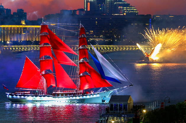 RUSSIA, ST PETERSBURG - JUNE 28, 2026: The Rossiya brig sails the Neva River during the Scarlet Sails festival, an annual celebration for secondary school leavers St Petersburg Russia  - ZUMAt113 20260628_zaa_t113_014 Copyright: xAlexanderxMelekhovx