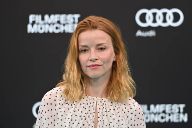 Karoline SCHUCH (Schauspielerin), Einzelbild,angeschnittenes Einzelmotiv,Portrait,Portraet, Eroeffnung 43.Filmfest Muenchen am 27.06.2026 Gasteig HP8.