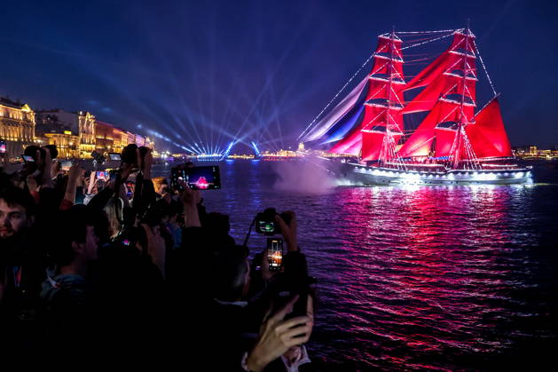 RUSSIA, ST PETERSBURG - JUNE 28, 2026: The Rossiya brig sails the Neva River during the Scarlet Sails festival, an annual celebration for secondary school leavers St Petersburg Russia  - ZUMAt113 20260628_zaa_t113_023 Copyright: xAlexanderxDemianchukx
